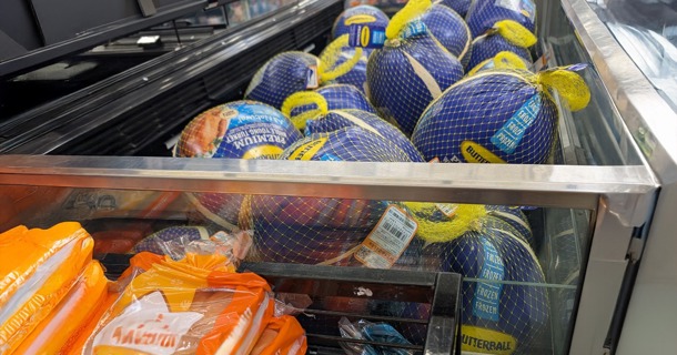 o eat well without overspending, make a list when going grocery shopping for the holidays. Photo by Chabella Guzman   