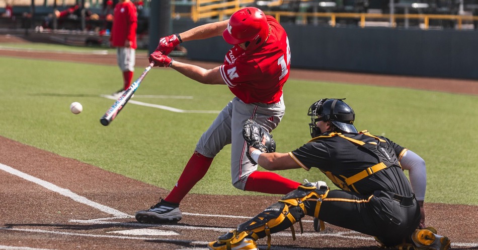Huskers Roll to Midweek Sweep