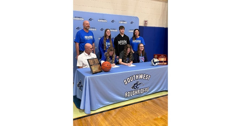 Anikka and Kyra Nelms of Southwest Sign Letters of Intent